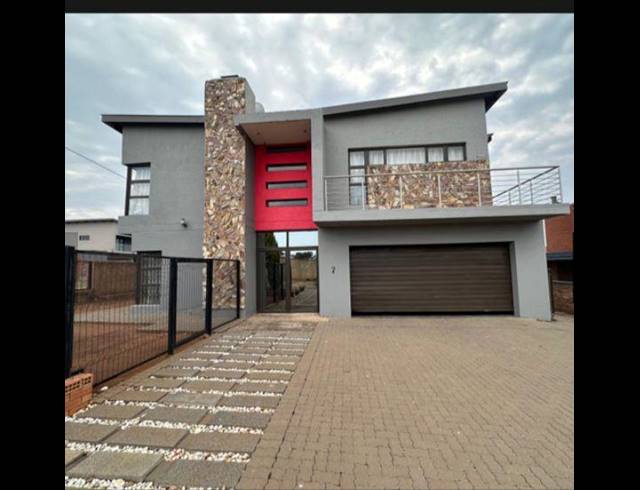 3 BEDROOM HOUSE FOR SALE IN CLAYVILLE